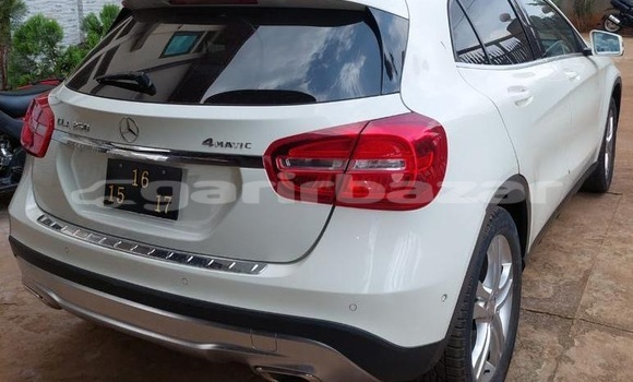 Buy New Mercedes‒Benz GLA-klasse White Car in Yaounde in Central Cameroon