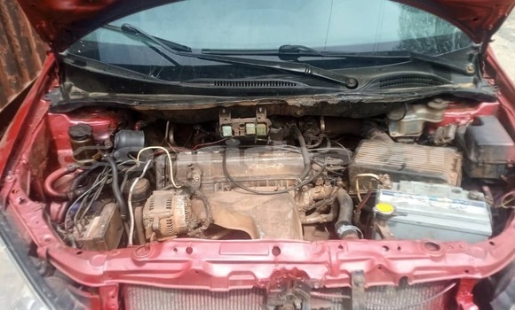 Sayi Na hannu Toyota Avensis Verso Red Mota in Douala a Ƙasar Kamaru Sayi Na hannu Toyota Avensis Verso Red Mota in Douala a Ƙasar Kamaru