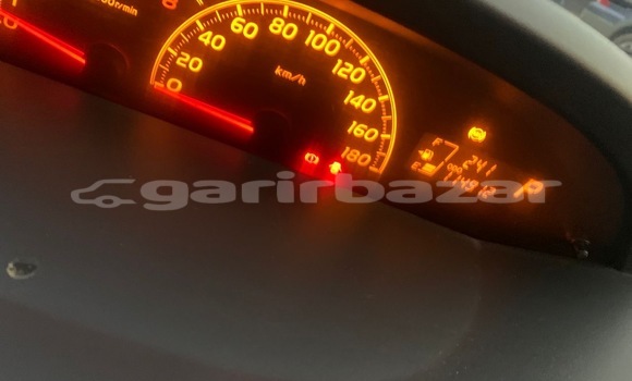 Sayi Na hannu Toyota Vitz Azurfa Mota in Douala a Ƙasar Kamaru Sayi Na hannu Toyota Vitz Azurfa Mota in Douala a Ƙasar Kamaru