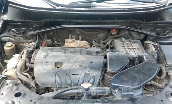 Sayi Na hannu Infiniti QX4 Azurfa Mota in Douala a Ƙasar Kamaru Sayi Na hannu Infiniti QX4 Azurfa Mota in Douala a Ƙasar Kamaru