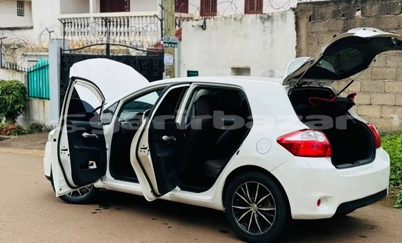 Acheter Occasion Voiture Toyota Auris Blanc à Yaoundé, Central Cameroon Acheter Occasion Voiture Toyota Auris Blanc à Yaoundé, Central Cameroon