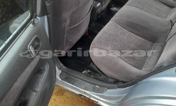 Sayi Na hannu Toyota Corolla Azurfa Mota in Douala a Ƙasar Kamaru Sayi Na hannu Toyota Corolla Azurfa Mota in Douala a Ƙasar Kamaru