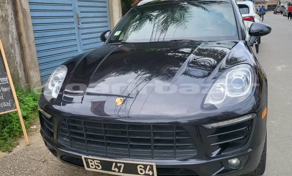 Sayi Na hannu Porsche Macan Black Mota in Douala a Ƙasar Kamaru