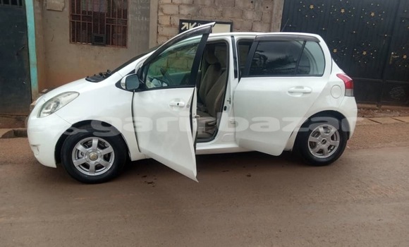 Acheter Occasion Voiture Toyota Yaris Blanc à Yaoundé, Central Cameroon