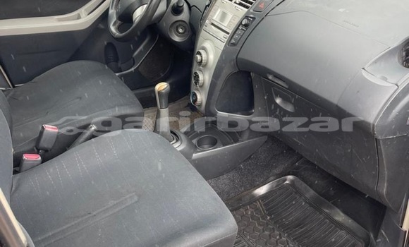 Sayi Na hannu Toyota Yaris Black Mota in Yaounde a Babban Kamaru Sayi Na hannu Toyota Yaris Black Mota in Yaounde a Babban Kamaru