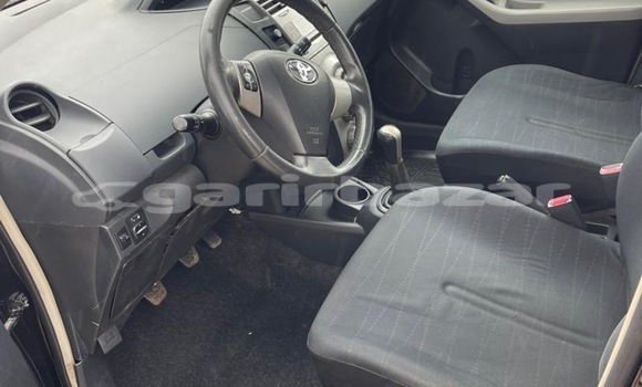 Sayi Na hannu Toyota Yaris Black Mota in Yaounde a Babban Kamaru Sayi Na hannu Toyota Yaris Black Mota in Yaounde a Babban Kamaru