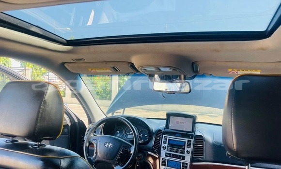 Sayi Sabo Hyundai Santa Fe Black Mota in Douala a Ƙasar Kamaru Sayi Sabo Hyundai Santa Fe Black Mota in Douala a Ƙasar Kamaru