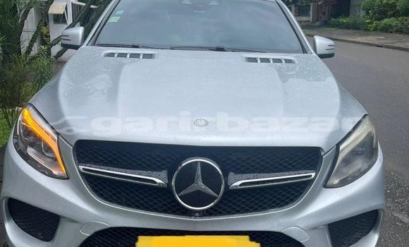 Sayi Na hannu Mercedes‒Benz GLE Azurfa Mota in Douala a Ƙasar Kamaru