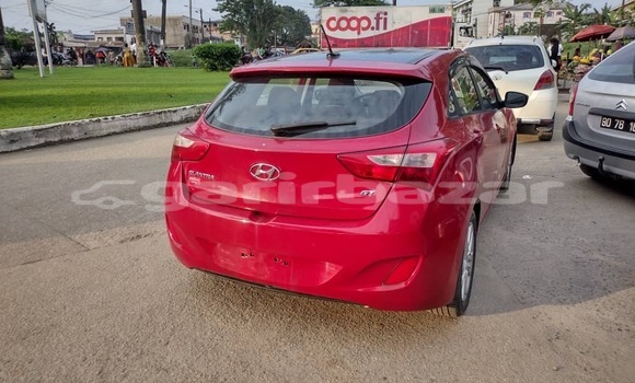Sayi Sabo Hyundai Elantra Red Mota in Douala a Ƙasar Kamaru