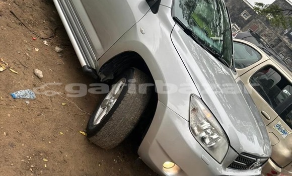 Sayi Na hannu Toyota RAV4 Sauran Mota in Yaounde a Babban Kamaru Sayi Na hannu Toyota RAV4 Sauran Mota in Yaounde a Babban Kamaru