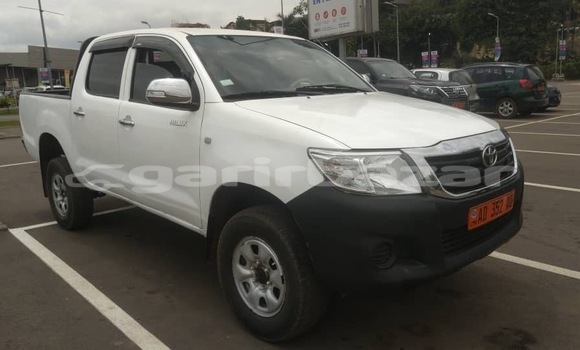 Acheter Occasion Voiture Toyota Hilux Blanc à Douala, Littoral Cameroon