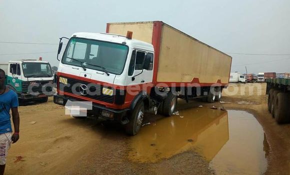 Acheter Occasion Utilitaire Mercedes‒Benz Truck Blanc à Yaoundé au Central Cameroon Acheter Occasion Utilitaire Mercedes‒Benz Truck Blanc à Yaoundé au Central Cameroon