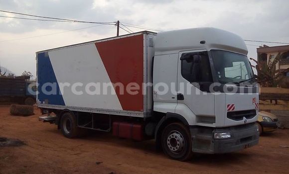Acheter Occasion Utilitaire Renault Kerax Blanc à Yaoundé au Central Cameroon Acheter Occasion Utilitaire Renault Kerax Blanc à Yaoundé au Central Cameroon