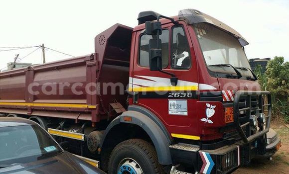 Acheter Occasion Utilitaire Mercedes‒Benz 2638 Rouge à Yaoundé au Central Cameroon Acheter Occasion Utilitaire Mercedes‒Benz 2638 Rouge à Yaoundé au Central Cameroon