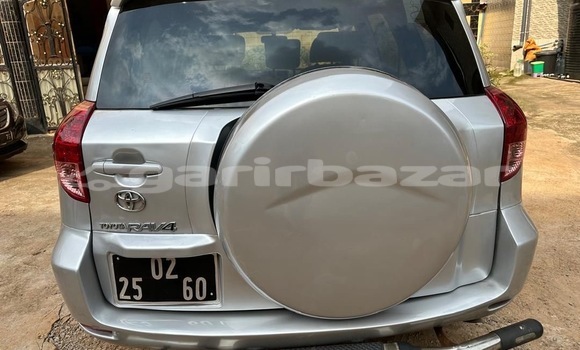 Sayi Na hannu Toyota RAV4 Azurfa Mota in Yaounde a Babban Kamaru Sayi Na hannu Toyota RAV4 Azurfa Mota in Yaounde a Babban Kamaru