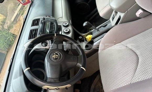 Sayi Na hannu Toyota RAV4 Azurfa Mota in Yaounde a Babban Kamaru Sayi Na hannu Toyota RAV4 Azurfa Mota in Yaounde a Babban Kamaru