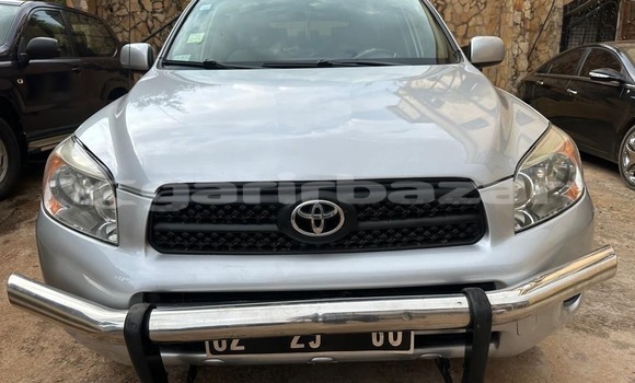 Sayi Na hannu Toyota RAV4 Azurfa Mota in Yaounde a Babban Kamaru Sayi Na hannu Toyota RAV4 Azurfa Mota in Yaounde a Babban Kamaru