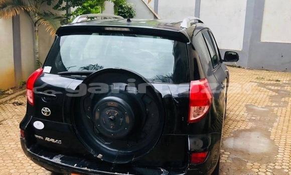 Sayi Na hannu Toyota RAV4 Black Mota in Yaounde a Babban Kamaru Sayi Na hannu Toyota RAV4 Black Mota in Yaounde a Babban Kamaru