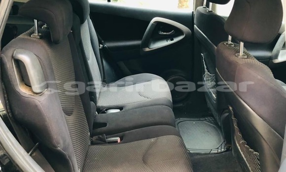 Sayi Na hannu Toyota RAV4 Black Mota in Yaounde a Babban Kamaru Sayi Na hannu Toyota RAV4 Black Mota in Yaounde a Babban Kamaru