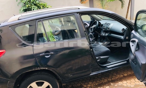 Sayi Na hannu Toyota RAV4 Black Mota in Yaounde a Babban Kamaru Sayi Na hannu Toyota RAV4 Black Mota in Yaounde a Babban Kamaru