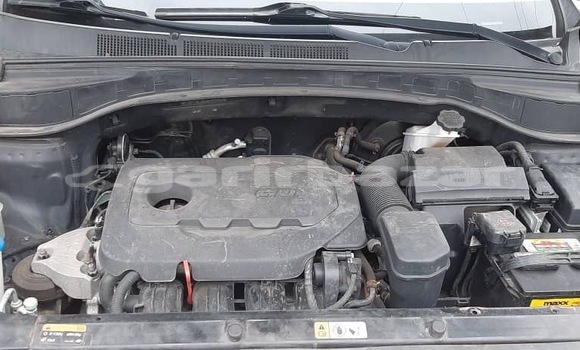 Sayi Imported Hyundai Santa Fe Azurfa Mota in Douala a Ƙasar Kamaru Sayi Imported Hyundai Santa Fe Azurfa Mota in Douala a Ƙasar Kamaru