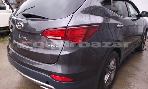 Sayi Imported Hyundai Santa Fe Azurfa Mota in Douala a Ƙasar Kamaru Sayi Imported Hyundai Santa Fe Azurfa Mota in Douala a Ƙasar Kamaru