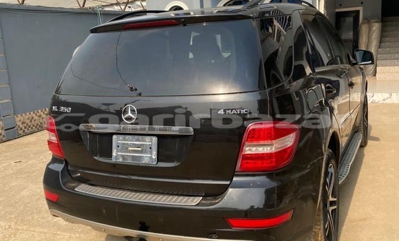 Sayi Na hannu Mercedes‒Benz ML–Class Black Mota in Douala a Ƙasar Kamaru Sayi Na hannu Mercedes‒Benz ML–Class Black Mota in Douala a Ƙasar Kamaru