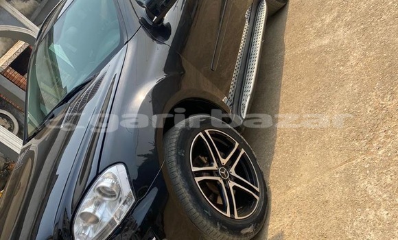 Sayi Na hannu Mercedes‒Benz ML–Class Black Mota in Douala a Ƙasar Kamaru Sayi Na hannu Mercedes‒Benz ML–Class Black Mota in Douala a Ƙasar Kamaru