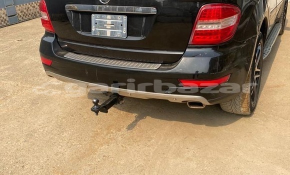 Sayi Na hannu Mercedes‒Benz ML–Class Black Mota in Douala a Ƙasar Kamaru Sayi Na hannu Mercedes‒Benz ML–Class Black Mota in Douala a Ƙasar Kamaru