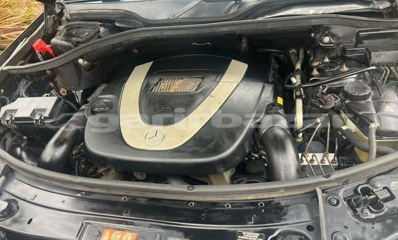 Sayi Na hannu Mercedes‒Benz ML–Class Black Mota in Douala a Ƙasar Kamaru Sayi Na hannu Mercedes‒Benz ML–Class Black Mota in Douala a Ƙasar Kamaru