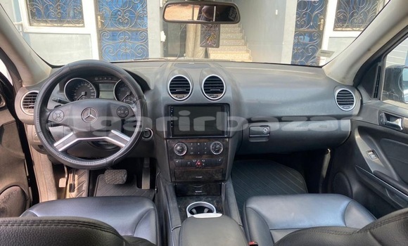 Sayi Na hannu Mercedes‒Benz ML–Class Black Mota in Douala a Ƙasar Kamaru Sayi Na hannu Mercedes‒Benz ML–Class Black Mota in Douala a Ƙasar Kamaru