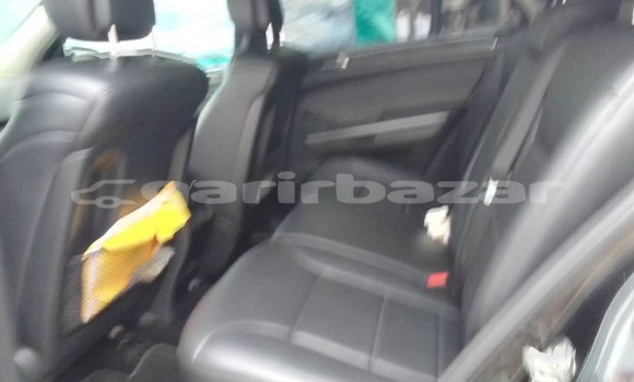 Sayi Na hannu Mercedes‒Benz ML–Class Black Mota in Douala a Ƙasar Kamaru Sayi Na hannu Mercedes‒Benz ML–Class Black Mota in Douala a Ƙasar Kamaru