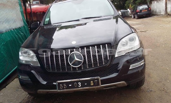 Sayi Na hannu Mercedes‒Benz ML–Class Black Mota in Douala a Ƙasar Kamaru Sayi Na hannu Mercedes‒Benz ML–Class Black Mota in Douala a Ƙasar Kamaru