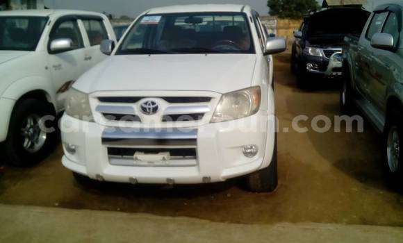 Acheter Occasion Voiture Toyota Hilux Blanc à Yaoundé, Central Cameroon Acheter Occasion Voiture Toyota Hilux Blanc à Yaoundé, Central Cameroon