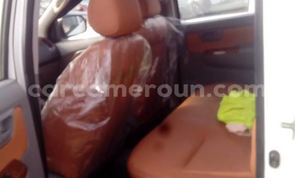 Acheter Occasion Voiture Toyota Hilux Blanc à Yaoundé, Central Cameroon Acheter Occasion Voiture Toyota Hilux Blanc à Yaoundé, Central Cameroon