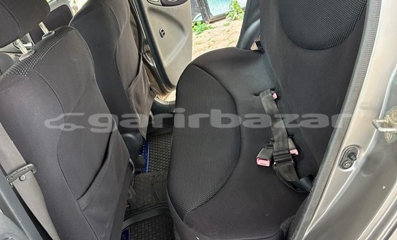 Acheter Neuf Voiture Toyota Yaris Gris à Yaoundé, Central Cameroon Acheter Neuf Voiture Toyota Yaris Gris à Yaoundé, Central Cameroon