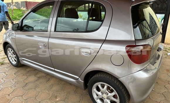 Acheter Neuf Voiture Toyota Yaris Gris à Yaoundé, Central Cameroon Acheter Neuf Voiture Toyota Yaris Gris à Yaoundé, Central Cameroon