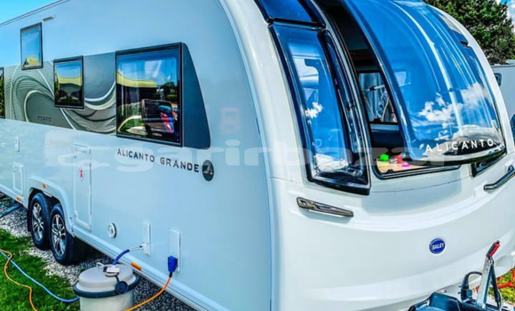 Sayi Na hannu Morris Eight White Mota in Yaounde a Babban Kamaru