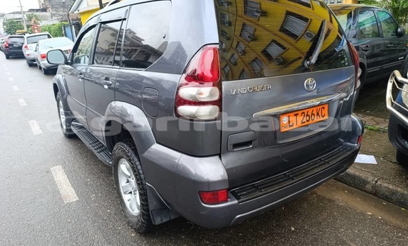 Sayi Na hannu Toyota Prado Black Mota in Douala a Ƙasar Kamaru