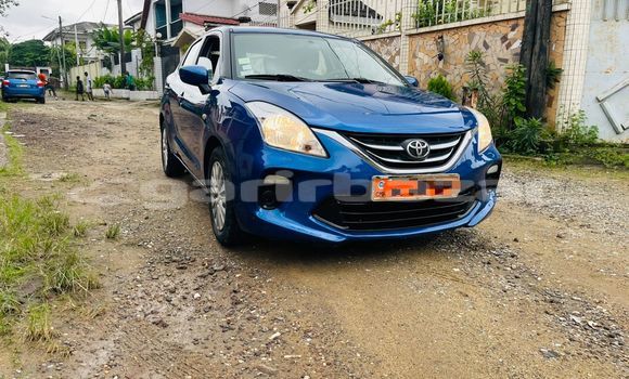 Sayi Na hannu Toyota Starlet Blue Mota in Douala a Ƙasar Kamaru
