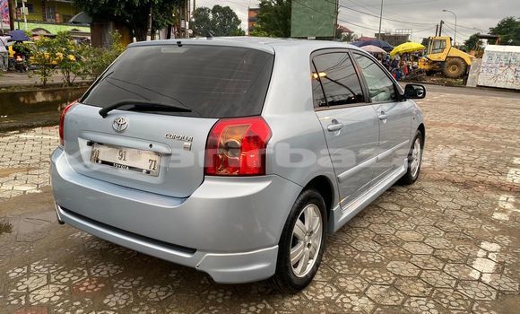 Sayi Na hannu Toyota Corolla Blue Mota in Douala a Ƙasar Kamaru Sayi Na hannu Toyota Corolla Blue Mota in Douala a Ƙasar Kamaru