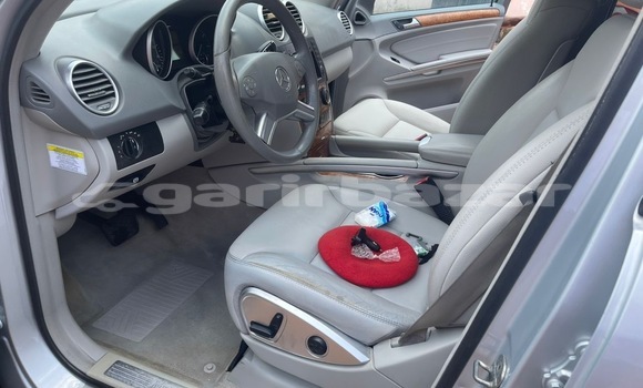 Sayi Sabo Mercedes‒Benz ML–Class Sauran Mota in Yaounde a Babban Kamaru Sayi Sabo Mercedes‒Benz ML–Class Sauran Mota in Yaounde a Babban Kamaru