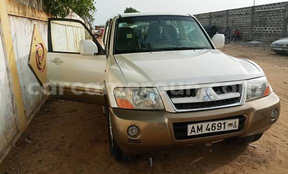 Acheter Occasion Voiture Mitsubishi Montero Sport Blanc à Yaoundé, Central Cameroon Acheter Occasion Voiture Mitsubishi Montero Sport Blanc à Yaoundé, Central Cameroon