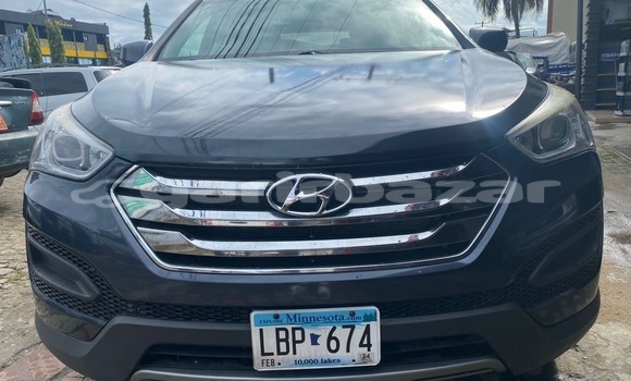 Sayi Imported Hyundai Santa Fe Sauran Mota in Douala a Ƙasar Kamaru