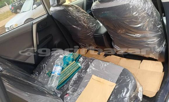 Acheter Import Voiture Toyota RAV4 Gris à Douala, Littoral Cameroon Acheter Import Voiture Toyota RAV4 Gris à Douala, Littoral Cameroon