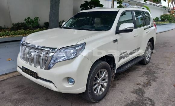 Sayi Imported Toyota Land Cruiser Prado White Mota in Douala a Ƙasar Kamaru