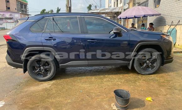 Sayi Imported Toyota RAV4 Blue Mota in Douala a Ƙasar Kamaru Sayi Imported Toyota RAV4 Blue Mota in Douala a Ƙasar Kamaru