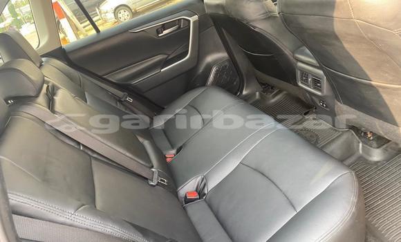 Sayi Imported Toyota RAV4 Blue Mota in Douala a Ƙasar Kamaru Sayi Imported Toyota RAV4 Blue Mota in Douala a Ƙasar Kamaru