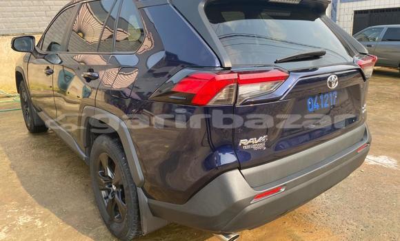 Sayi Imported Toyota RAV4 Blue Mota in Douala a Ƙasar Kamaru Sayi Imported Toyota RAV4 Blue Mota in Douala a Ƙasar Kamaru