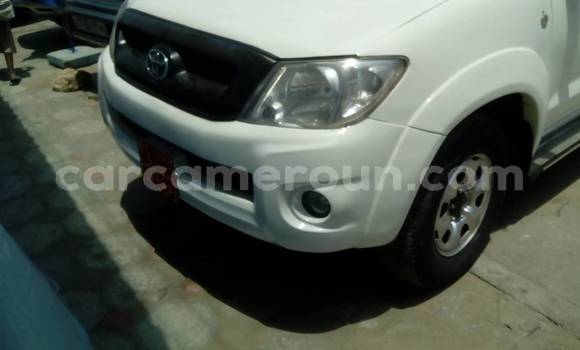 Acheter Occasion Voiture Toyota Hilux Blanc à Yaoundé, Central Cameroon Acheter Occasion Voiture Toyota Hilux Blanc à Yaoundé, Central Cameroon